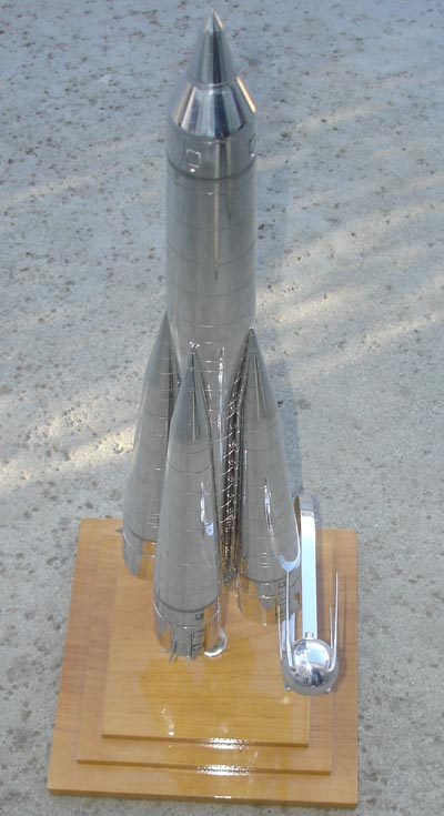  # sm004 R-7 Sputnik rocket carrier and satellite 1